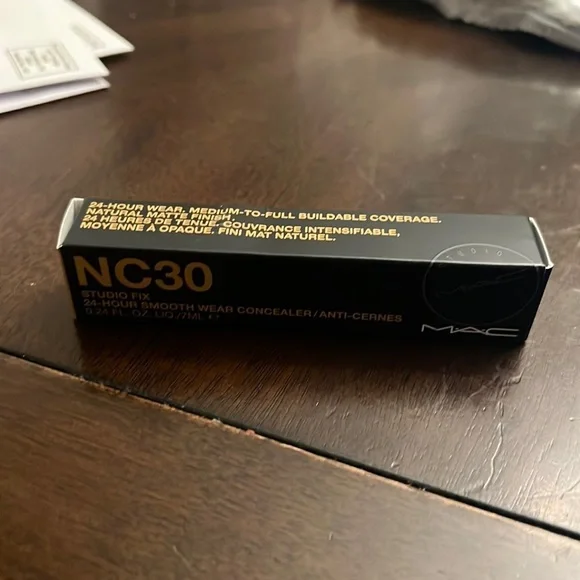 - Mac concealer NC30